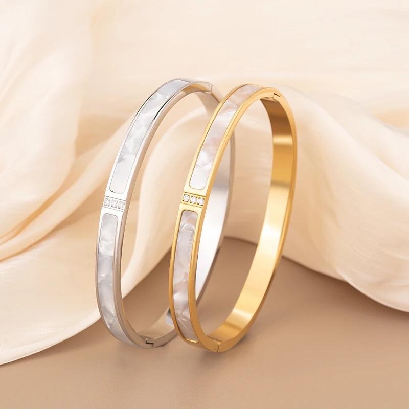 Arla - Mother Of Pearl Bangle