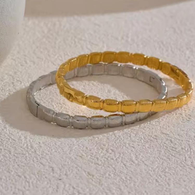 Nella Bangle