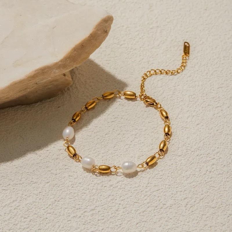 Nawal Pearl Bracelet