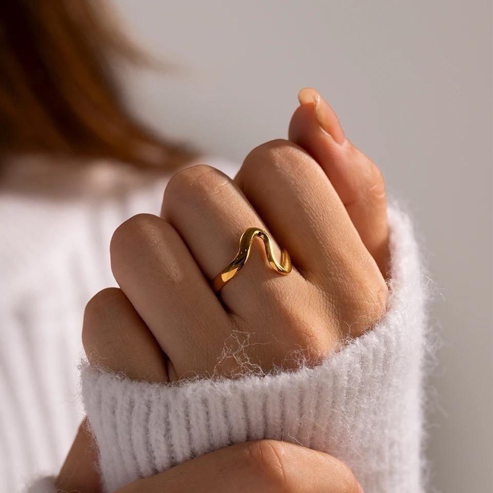 Wave Adjustable Ring