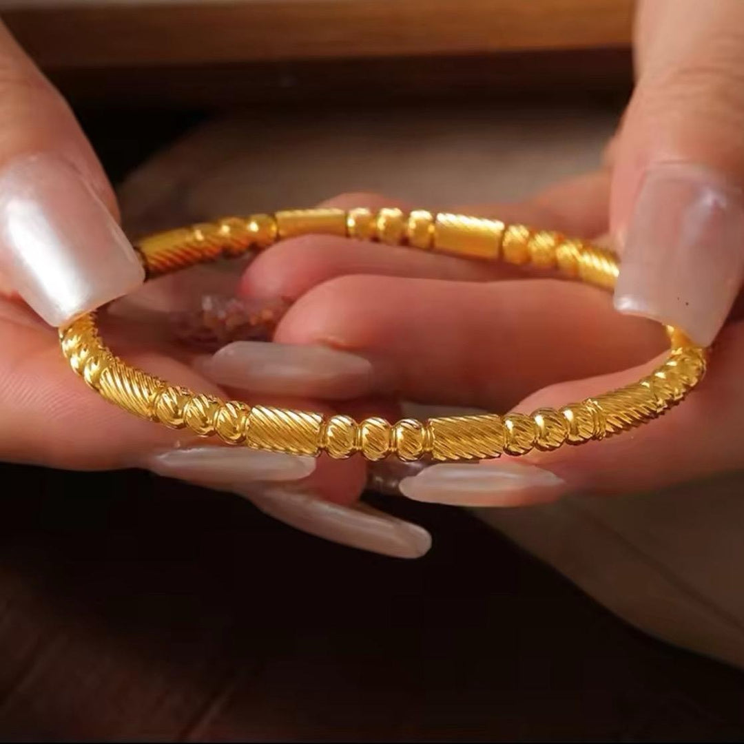 Nora Bangle