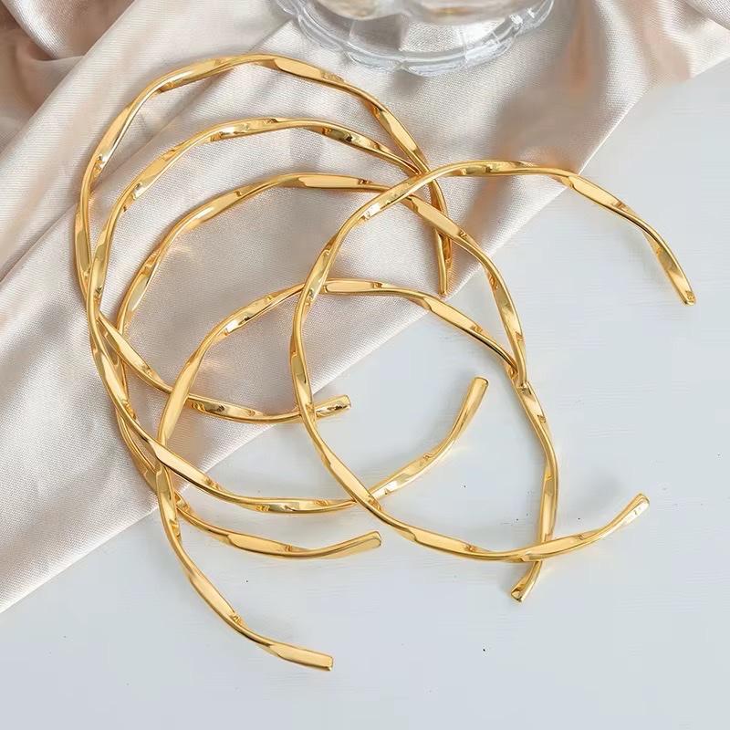 Ribbon Twist Adjustable Cuff Bangle