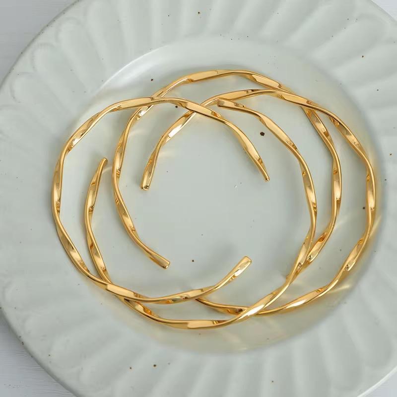 Ribbon Twist Adjustable Cuff Bangle