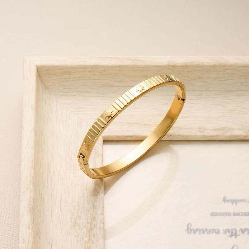Etch Star Bangle