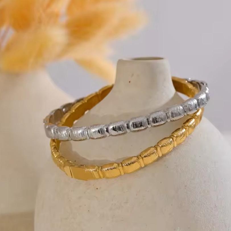 Nella Bangle